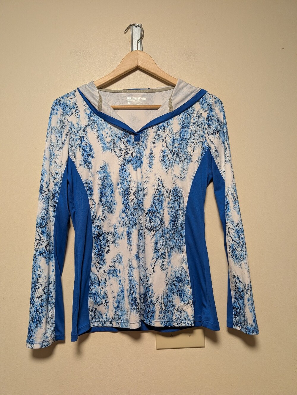 Reel Legends Reel-Tec Blue Snakeskin Hooded Performance Shirt Small